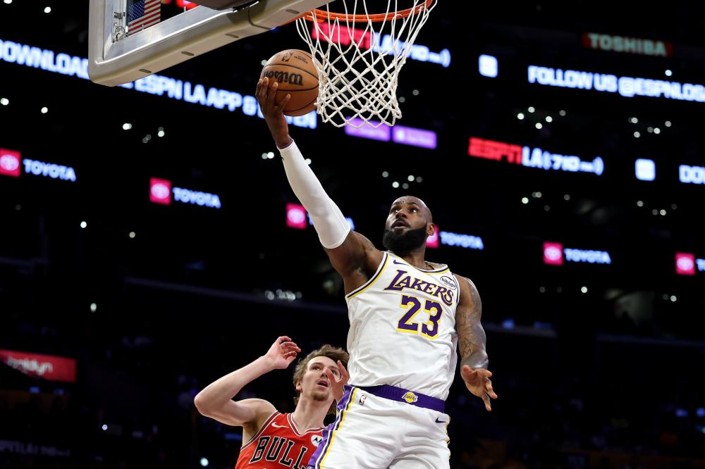 篮球NBA巨星单场暴砍52分，再次刷新个人纪录